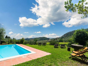Pretty Farmhouse in Bacchereto with Swimming Pool, Carmignano
